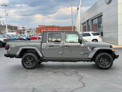 Sting Gray Clearcoat 2022 Jeep Gladiator Sport