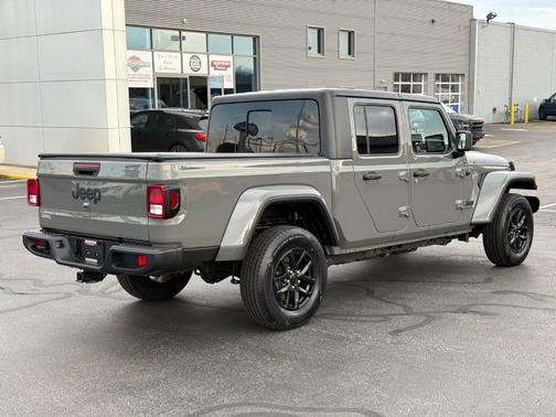 Sting Gray Clearcoat 2022 Jeep Gladiator Sport