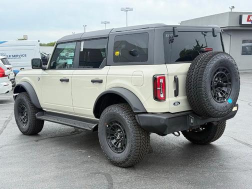 Desert Sand 2026 Ford Bronco Outer Banks