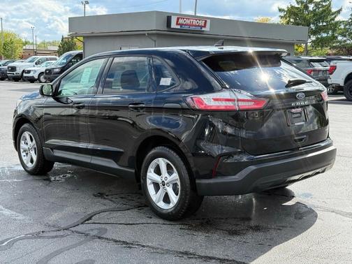 Black Metallic 2024 Ford Edge SE