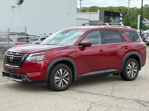 2023 Nissan Pathfinder SL