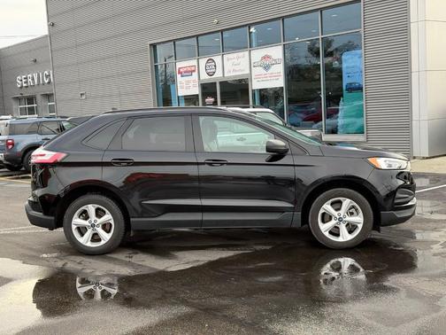 2022 Ford Edge SE