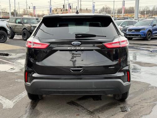 2022 Ford Edge SE