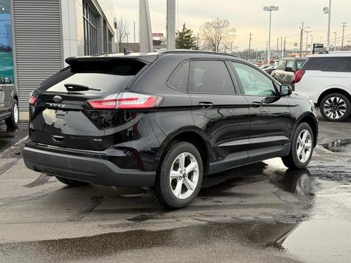 2022 Ford Edge SE