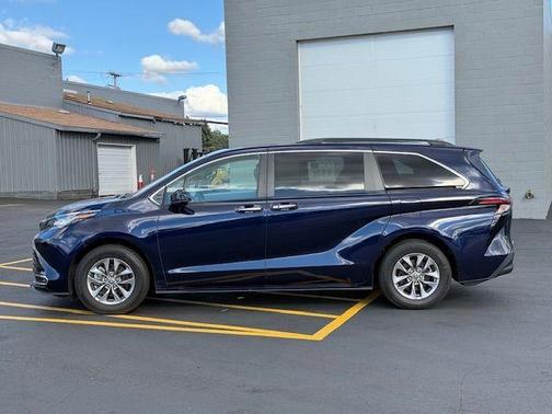 2023 Toyota Sienna XLE