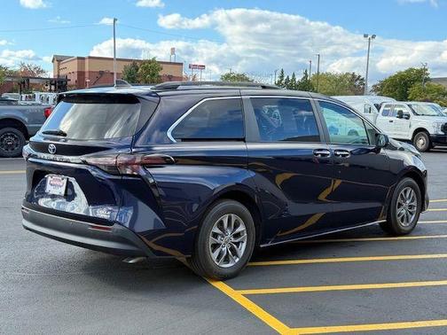 2023 Toyota Sienna XLE
