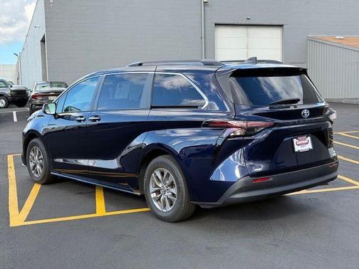 2023 Toyota Sienna XLE
