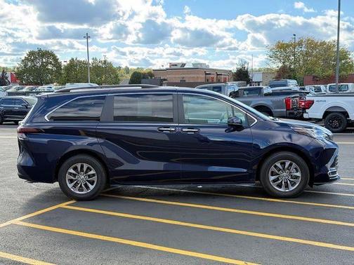 2023 Toyota Sienna XLE