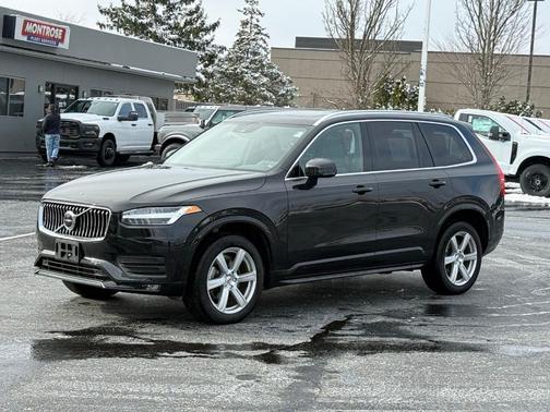 2022 Volvo XC90 T5 Momentum 7 Passenger