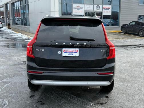 2022 Volvo XC90 T5 Momentum 7 Passenger