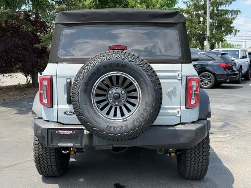 Avalanche 2026 Ford Bronco Outer Banks