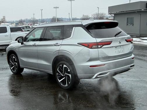 2023 Mitsubishi Outlander SEL