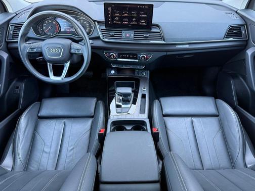 Glacier White Metallic 2024 Audi Q5 45 S line quattro Premium
