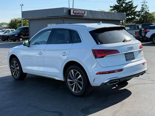 Glacier White Metallic 2024 Audi Q5 45 S line quattro Premium