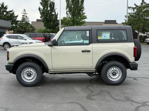 Desert Sand 2026 Ford Bronco Base