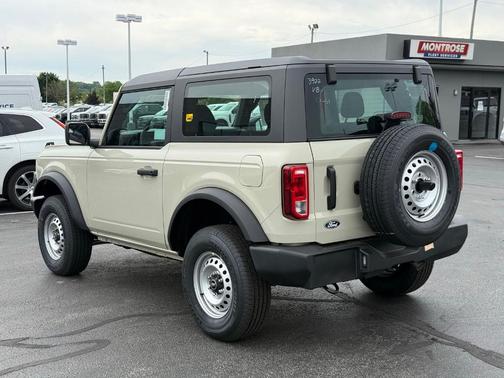 Desert Sand 2026 Ford Bronco Base