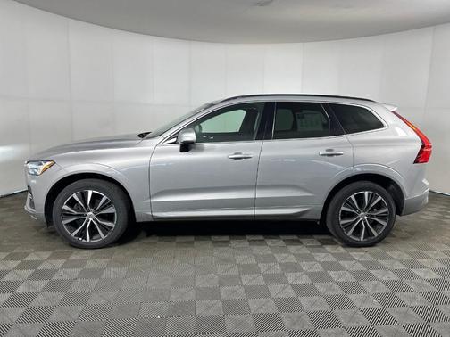 2022 Volvo XC60 B5 Momentum
