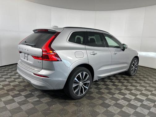 2022 Volvo XC60 B5 Momentum