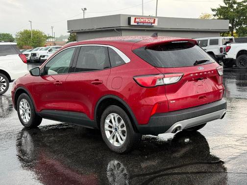Red Metallic 2022 Ford Escape SE