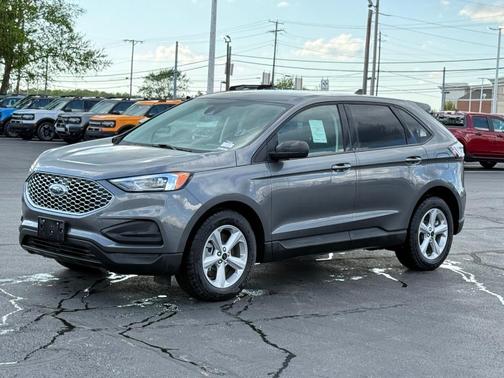Gray Metallic 2024 Ford Edge SE
