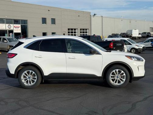 Oxford White 2022 Ford Escape SE