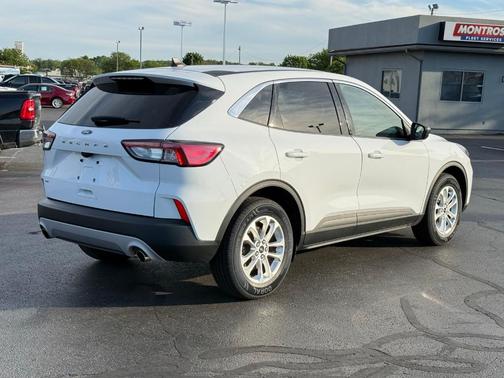 Oxford White 2022 Ford Escape SE