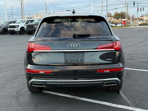 2022 Audi Q5 45 S line Prestige
