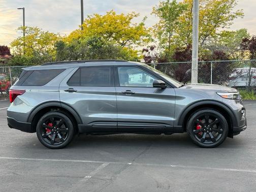 Gray Metallic 2023 Ford Explorer ST