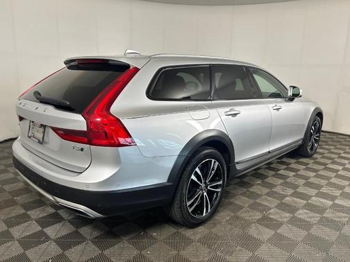 2018 Volvo V90 Cross Country T5