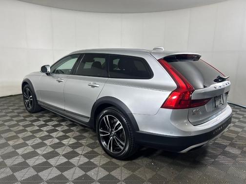 2018 Volvo V90 Cross Country T5