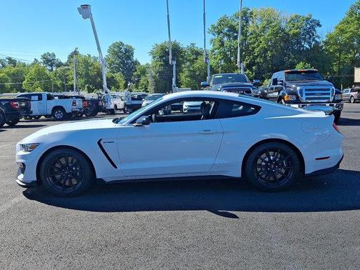 2016 Ford Shelby GT350 Base