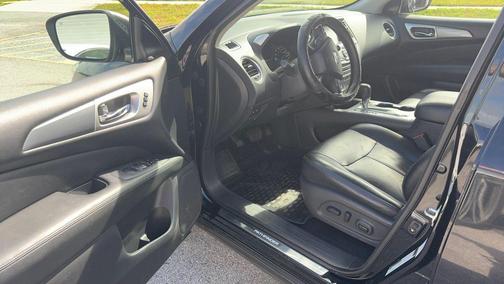 2018 Nissan Pathfinder SL