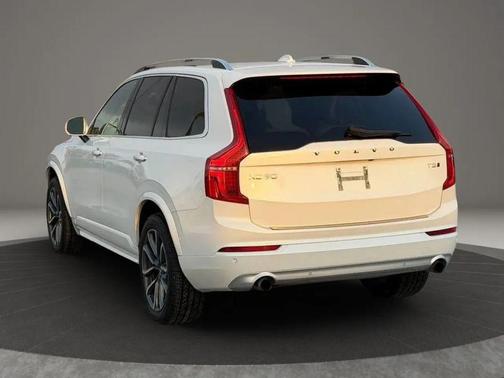 2018 Volvo XC90 T5 Momentum