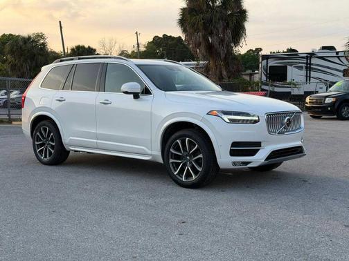 2018 Volvo XC90 T5 Momentum