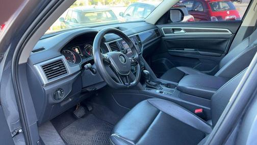 2018 Volkswagen Atlas SE w/Tech Pkg Sport Utility 4D