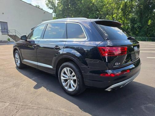 Galaxy Blue Metallic 2018 Audi Q7 3.0T Premium Plus