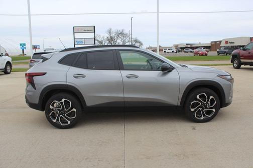 Sterling Gray Metallic 2026 Chevrolet Trax 2RS