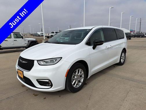 2024 Chrysler Pacifica Touring-L