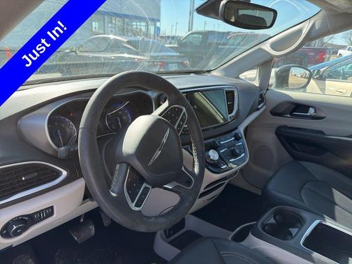 2024 Chrysler Pacifica Touring-L