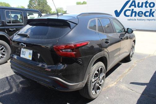 Mosaic Black Metallic 2025 Chevrolet Trax 2RS