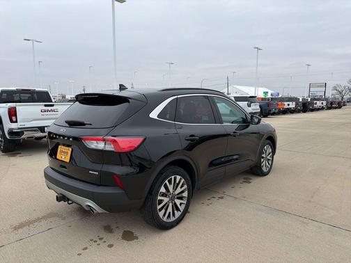 2022 Ford Escape Titanium