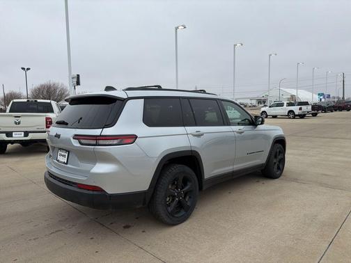 2021 Jeep Grand Cherokee L Laredo