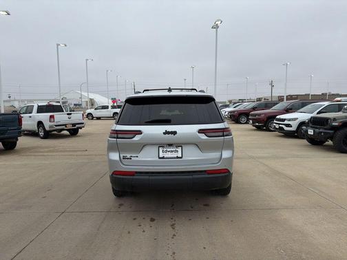 2021 Jeep Grand Cherokee L Laredo