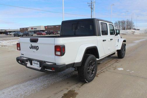 2026 Jeep Gladiator Sport