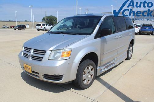 Bright Silver Clearcoat Metallic 2009 Dodge Grand Caravan SE