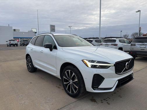 2024 Volvo XC60 B5 Plus Dark Theme