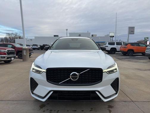 2024 Volvo XC60 B5 Plus Dark Theme