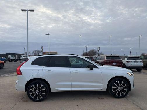 2024 Volvo XC60 B5 Plus Dark Theme