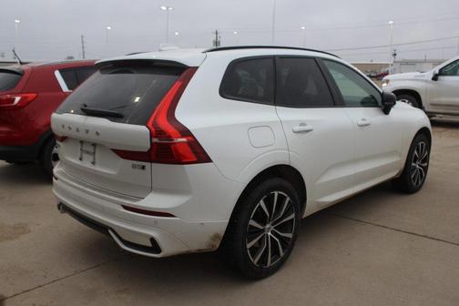 2024 Volvo XC60 B5 Plus Dark Theme