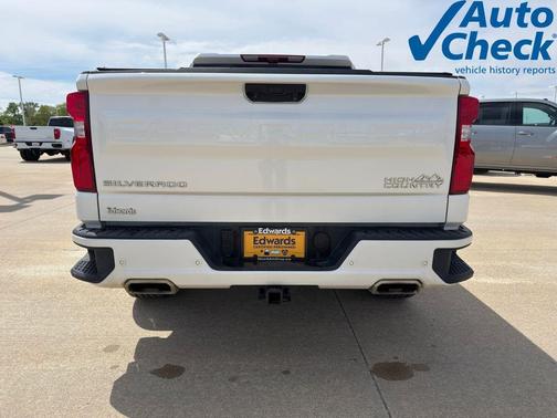 Iridescent Pearl Tricoat 2025 Chevrolet Silverado 1500 High Country